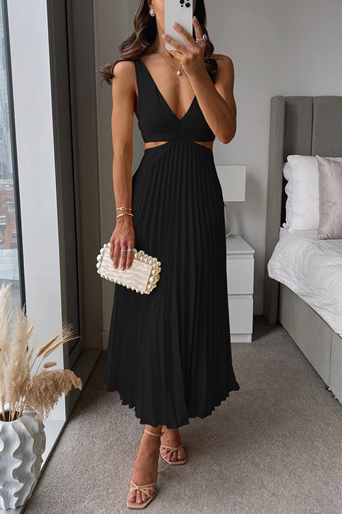 Women's Sleeveless V-Neck Pleated Maxi Dress - Black
